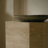 Close-up of Travertino Classico VC showing soft beige veining, natural pores and tonal variation.